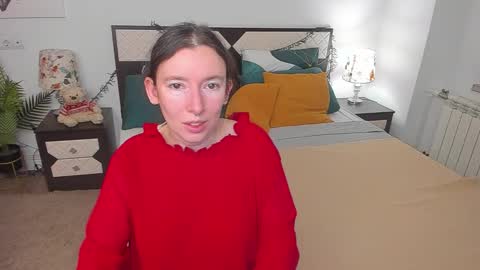 Snapshot of catherinewalls chatting on October 13, 7:44 am Catrin online show from October 13, 7:44 am