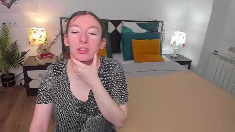 Snapshot of catherinewalls chatting on February 18, 4:26 am Catrin online show from February 18, 4:26 am