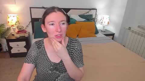 Snapshot of catherinewalls chatting on October 12, 7:33 am Catrin online show from October 12, 7:33 am