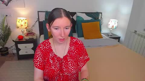 Snapshot of catherinewalls chatting on December 8, 2:18 am Catrin online show from December 8, 2:18 am