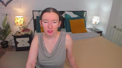 Snapshot of catherinewalls chatting on December 19, 2:34 am Catrin online show from December 19, 2:34 am