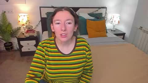 Snapshot of catherinewalls chatting on October 6, 7:14 am Catrin online show from October 6, 7:14 am