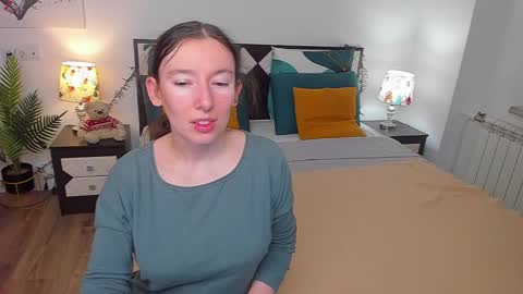 Snapshot of catherinewalls chatting on February 21, 3:45 am Catrin online show from February 21, 3:45 am