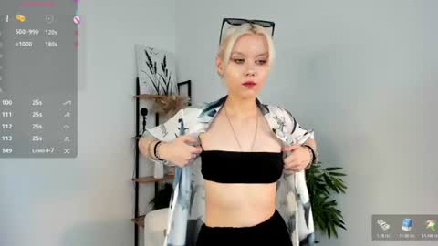 Mia online show from June 23, 11:08 am