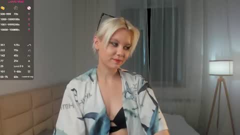 Mia online show from July 9, 11:12 am