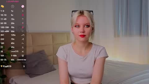 Mia online show from July 27, 11:07 am