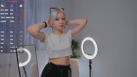 Mia online show from June 14, 11:10 am