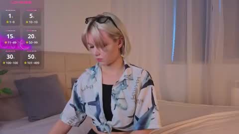 Mia online show from August 3, 11:05 am