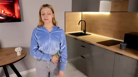 Katiee online show from April 30, 8:08 am