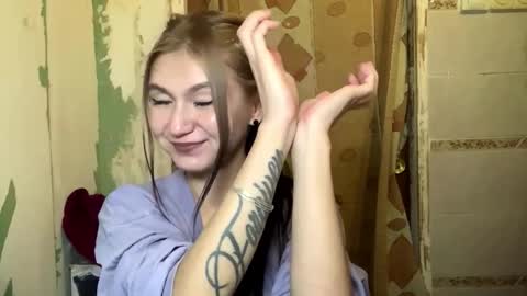 Lola online show from November 2, 8:01 pm