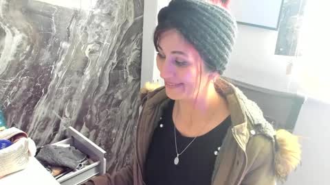 Snapshot of catt_evans1 chatting on December 28, 8:58 pm CATT EVANS online show from December 28, 8:58 pm