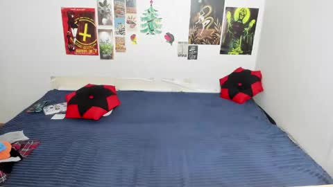 cattie_w_ online show from May 2, 1:31 am