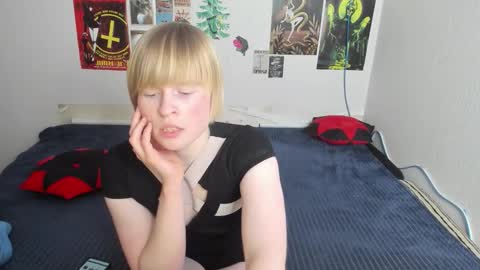 cattie_w_ online show from February 21, 6:36 am