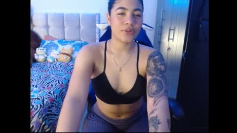 Snapshot of caylinn19 chatting on October 20, 5:32 am Caylinn online show from October 20, 5:32 am