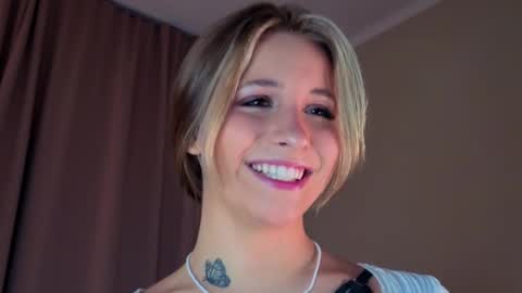 Lina  online show from April 22, 7:11 pm