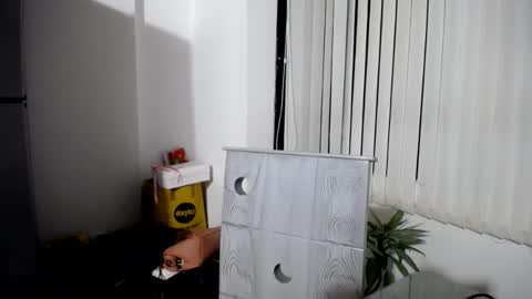 Snapshot of cecihotty4u chatting on March 3, 1:49 am ceci online show from March 3, 1:49 am