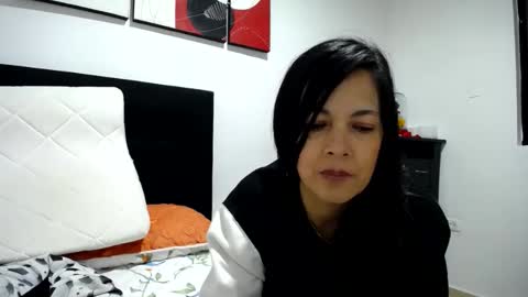 Snapshot of cecihotty4u chatting on December 16, 2:47 am ceci online show from December 16, 2:47 am