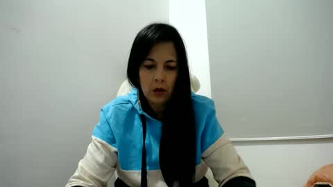Snapshot of cecihotty4u chatting on January 9, 2:11 am ceci online show from January 9, 2:11 am