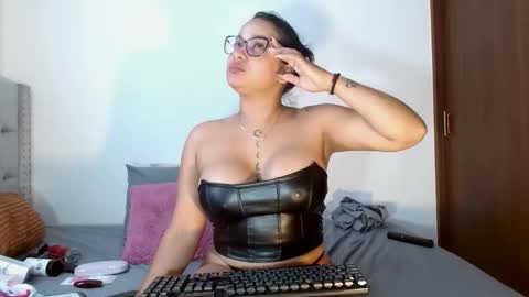 celeneortiiz online show from March 11, 7:49 pm