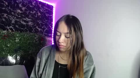 Snapshot of celeste_polis chatting on October 17, 9:51 pm celeste_polis online show from October 17, 9:51 pm