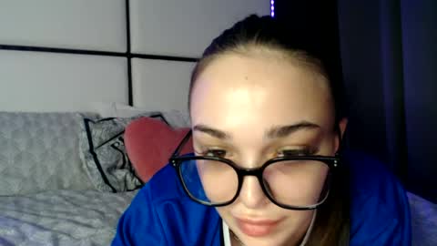 celeste_veyl online show from June 12, 11:24 pm