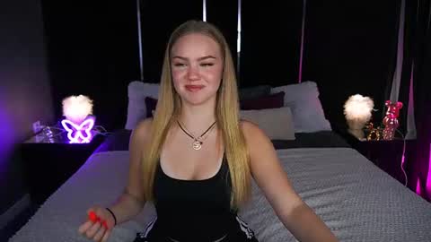 celestenoirr online show from July 24, 1:53 pm
