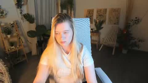your cute kitty online show from June 16, 6:53 pm