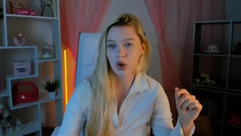 your cute kitty online show from May 3, 6:11 pm