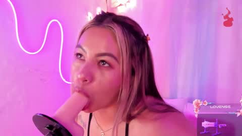 Hello guys my name is Sofi and Lizzie and  Vanessa online show from October 2, 2:27 am