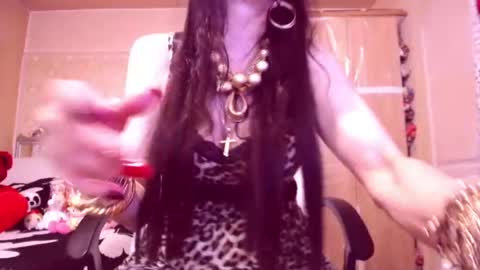 Cerise online show from June 25, 6:07 am