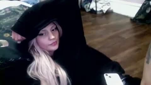 chaia online show from May 3, 12:14 am