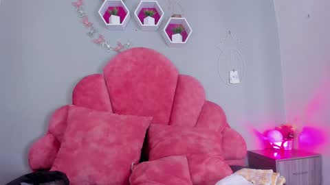 Snapshot of chaneladamss_ chatting on January 11, 7:38 pm C H A N E L online show from January 11, 7:38 pm