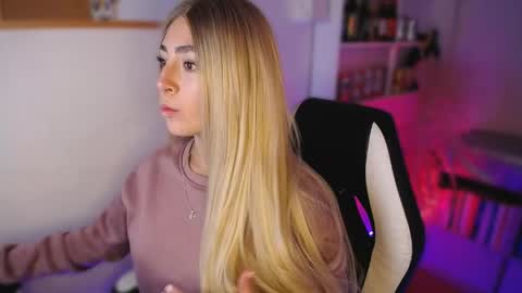channel_blonde_a online show from May 7, 12:04 am