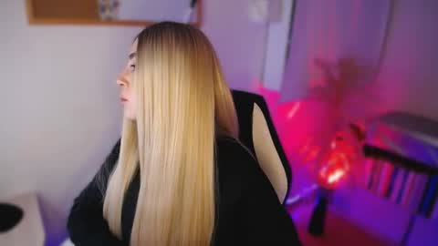 channel_blonde_a online show from May 4, 11:51 pm