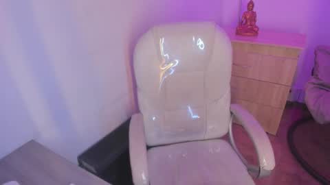 Chantall online show from December 16, 5:35 am