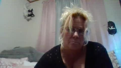 Snapshot of chaosangel33 chatting on December 31, 7:42 am Ms. Behaving online show from December 31, 7:42 am