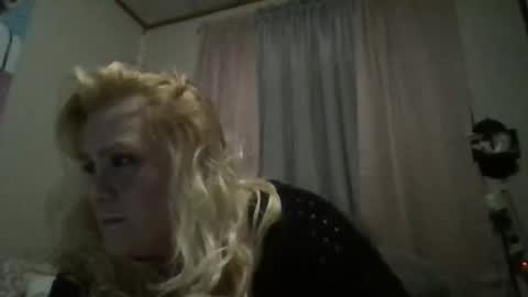 Snapshot of chaosangel33 chatting on January 25, 12:19 pm Ms. Behaving online show from January 25, 12:19 pm