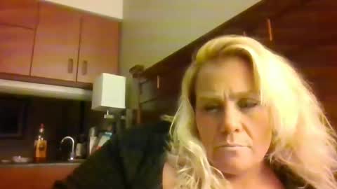 Snapshot of chaosangel33 chatting on December 8, 2:09 pm Ms. Behaving online show from December 8, 2:09 pm