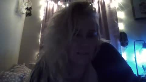 Snapshot of chaosangel33 chatting on February 22, 12:51 pm Ms. Behaving online show from February 22, 12:51 pm