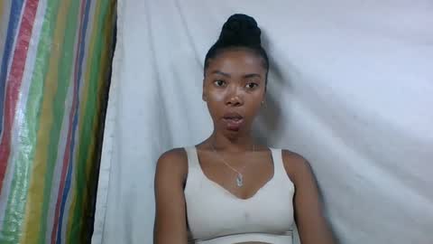Snapshot of chariola0101 chatting on February 2, 6:59 am chariola0101 online show from February 2, 6:59 am