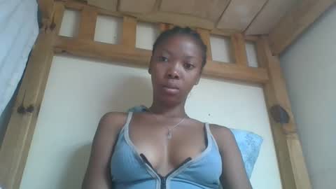 Snapshot of chariola0101 chatting on February 19, 9:03 pm chariola0101 online show from February 19, 9:03 pm