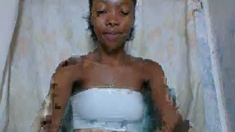Snapshot of chariola0101 chatting on February 5, 6:37 pm chariola0101 online show from February 5, 6:37 pm