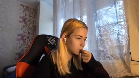 charleneschonert online show from November 17, 7:53 am