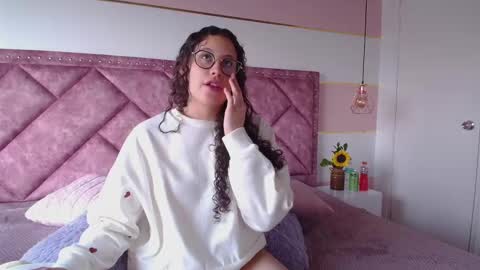 Snapshot of charlote__miller chatting on March 10, 12:28 pm You honey online show from March 10, 12:28 pm