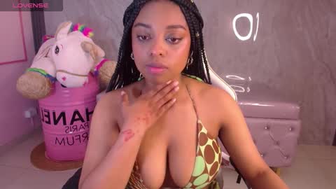 Snapshot of charlote_fun_a chatting on October 17, 1:36 pm Charlote online show from October 17, 1:36 pm