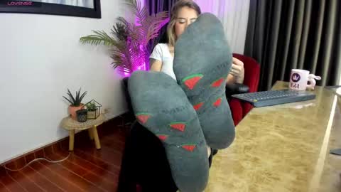 Snapshot of charlote_horny chatting on September 30, 12:33 pm Charlote online show from September 30, 12:33 pm