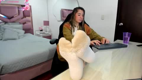 Snapshot of charlote_horny chatting on October 11, 12:19 pm Charlote online show from October 11, 12:19 pm