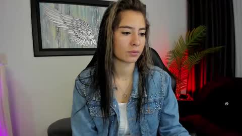 Snapshot of charlote_horny chatting on March 4, 11:40 am Charlote online show from March 4, 11:40 am