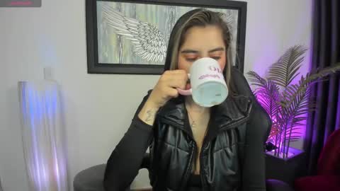 Snapshot of charlote_horny chatting on February 25, 7:16 pm Charlote online show from February 25, 7:16 pm