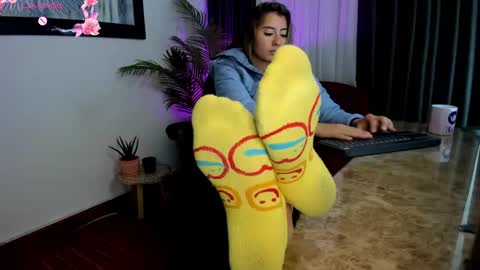 Snapshot of charlote_horny chatting on September 15, 12:02 pm Charlote online show from September 15, 12:02 pm